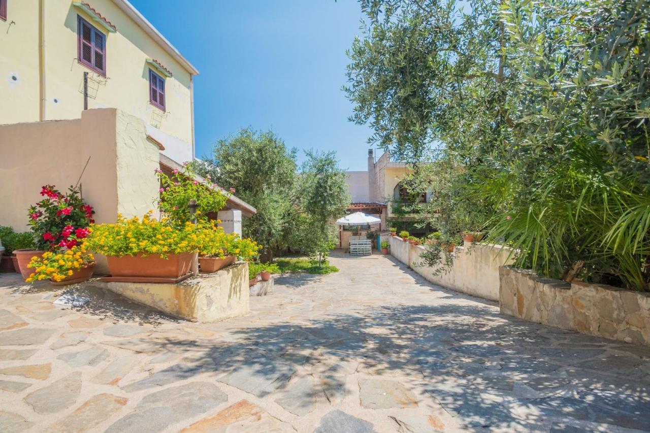 Sa Dommo De Sa Pietate Apartment Orosei Bagian luar foto